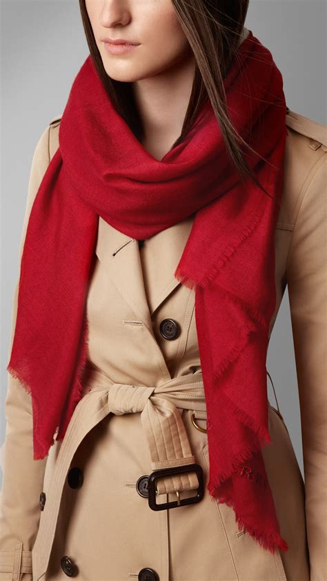 lightweight Burberry cashmere scarves